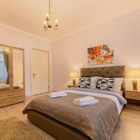Chic&View Brasov Apartment Esterno foto